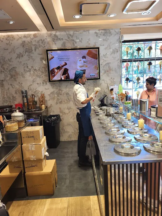 Venchi Chocolate and Gelato Columbus Av Picture 9