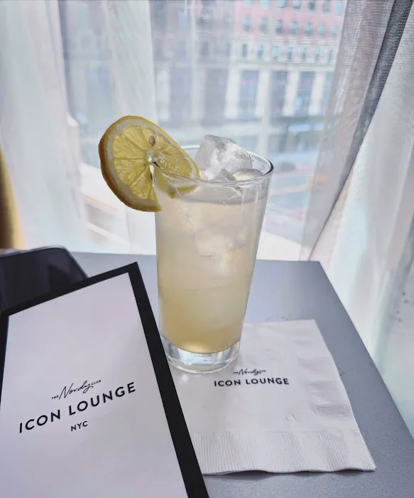 Icon Lounge Picture 3