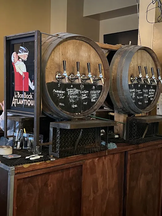 City Hops Craft Beer and Wine Bar Picture 3