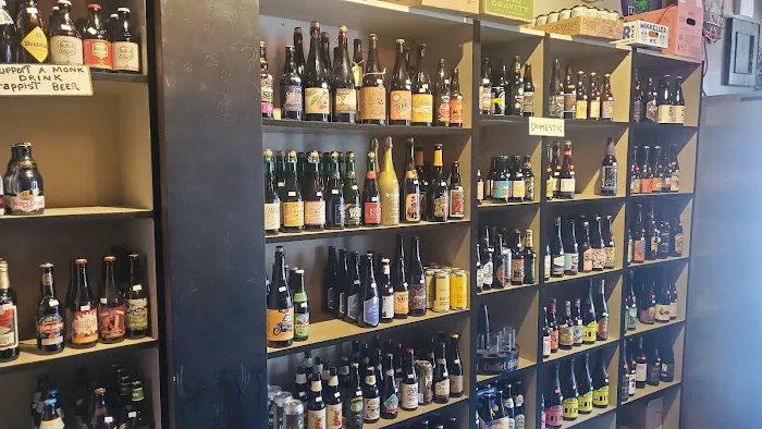 City Hops Craft Beer and Wine Bar Picture 6
