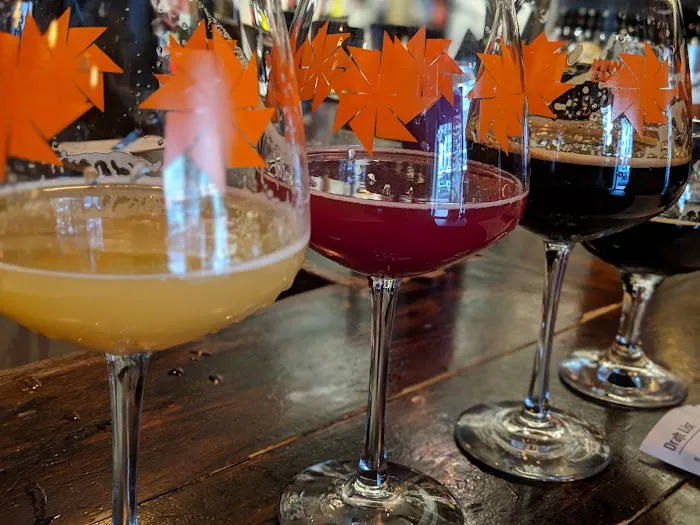 City Hops Craft Beer and Wine Bar Picture 5