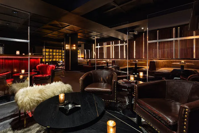 Merchants Cigar Bar Picture 5