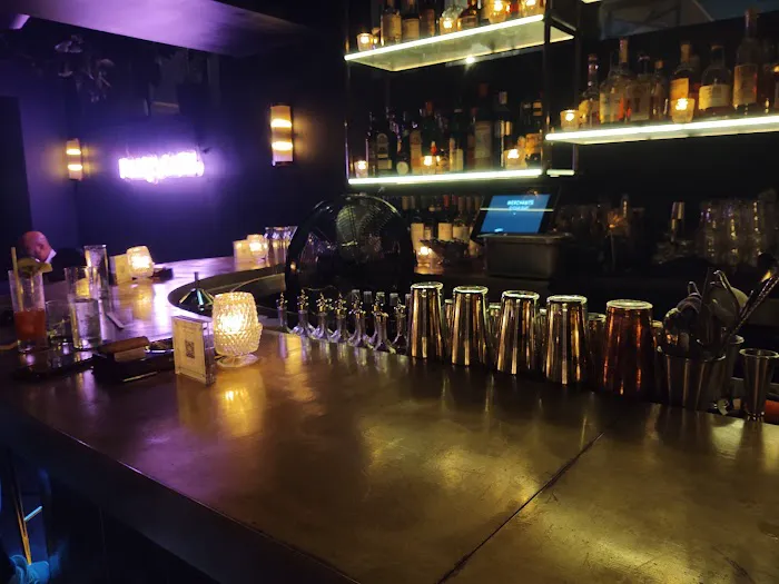 Merchants Cigar Bar Picture 6