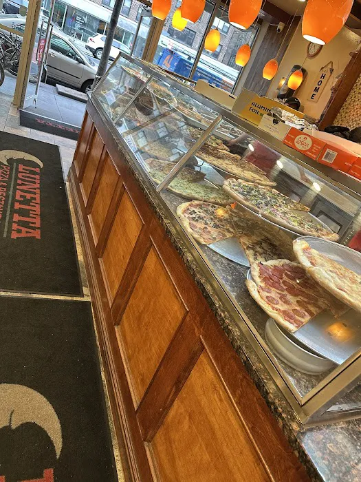 Lunetta Pizza & Restaurant Picture 10