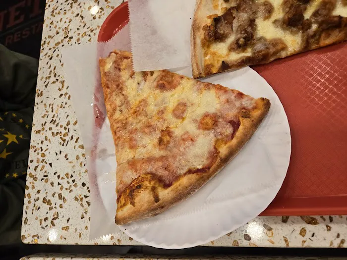 Lunetta Pizza & Restaurant Picture 3