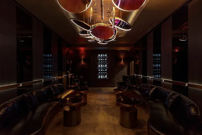 Aura 57 NYC Picture 5