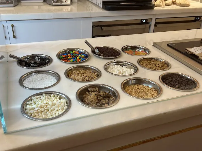 Trump Ice Cream Parlor Picture 3