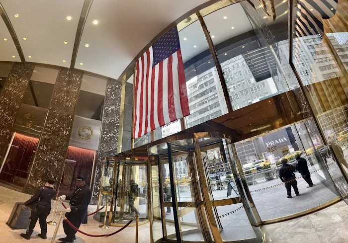 Trump Ice Cream Parlor Picture 6
