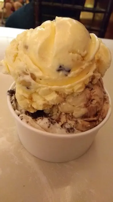 Trump Ice Cream Parlor Picture 7