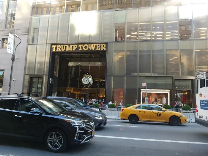 Trump Ice Cream Parlor Picture 5