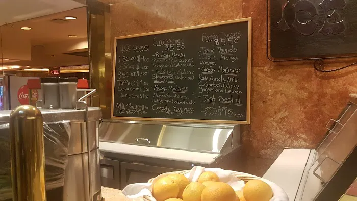 Trump Ice Cream Parlor Picture 4