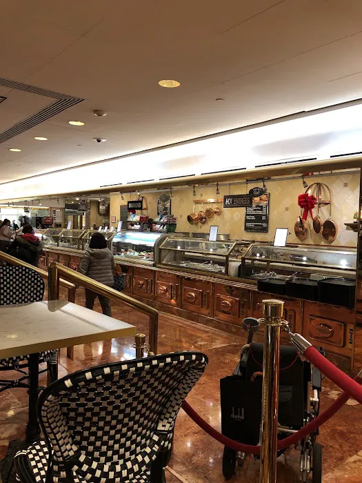 Trump Cafe Picture 9