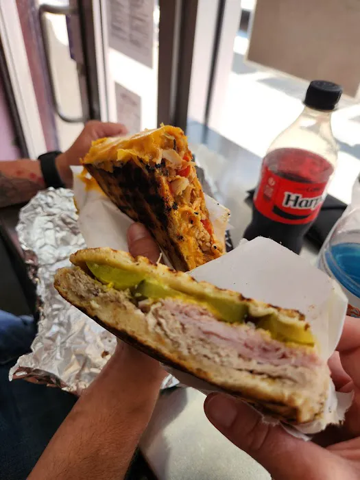 Halo deli inc Picture 3
