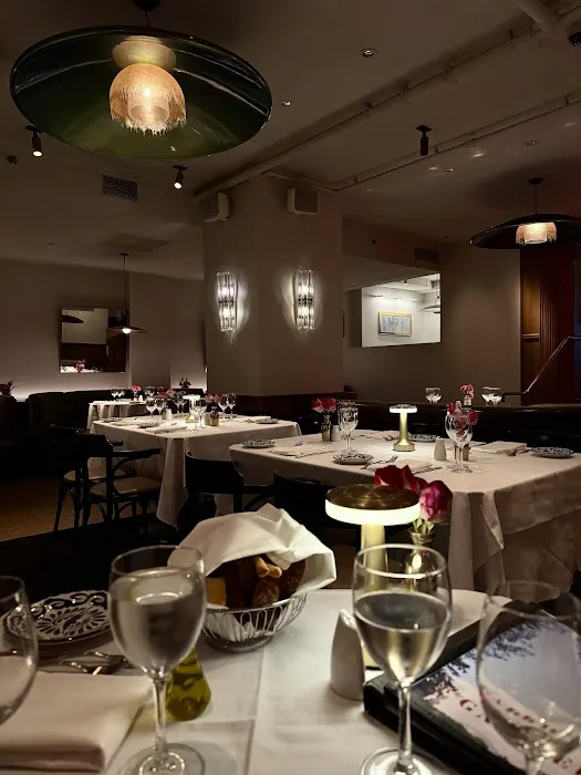 Gabriel's Bar & Restaurant Picture 4