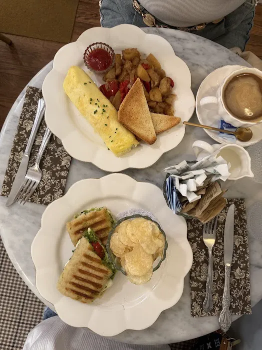 Cafe August Picture 4