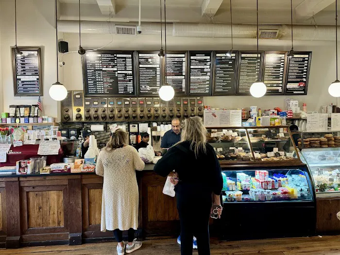 Gotham Cafe Picture 6