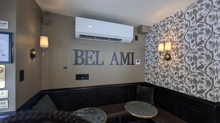 Bel Ami Cafe Picture 8