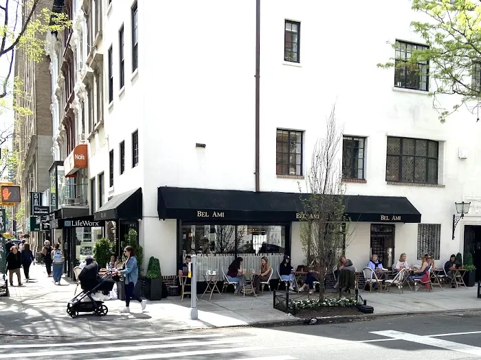 Bel Ami Cafe Picture 6