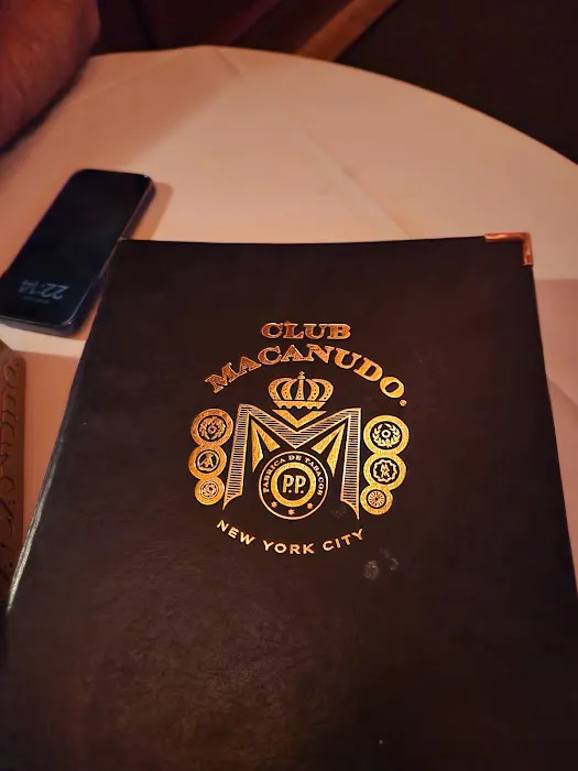 Club Macanudo Picture 2