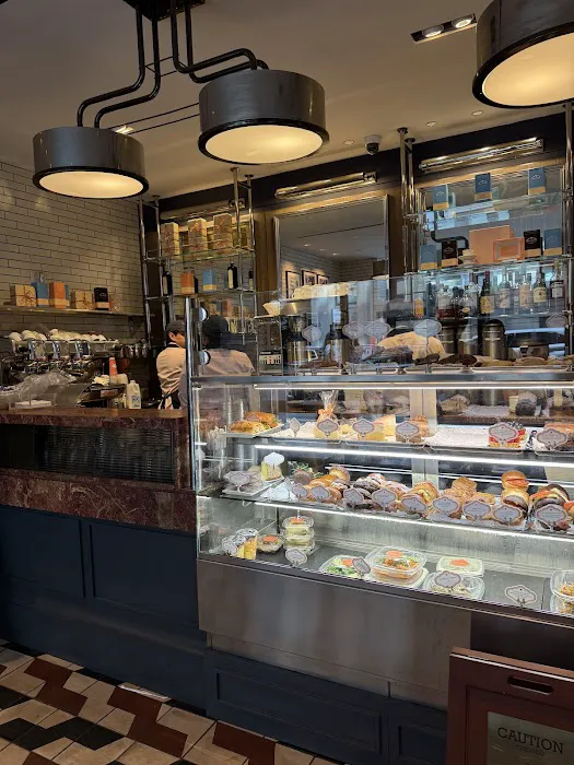 Sant Ambroeus Coffee Bar at Loews Regency Hotel Picture 9