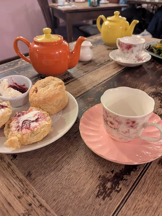 Alice's Tea Cup Picture 8