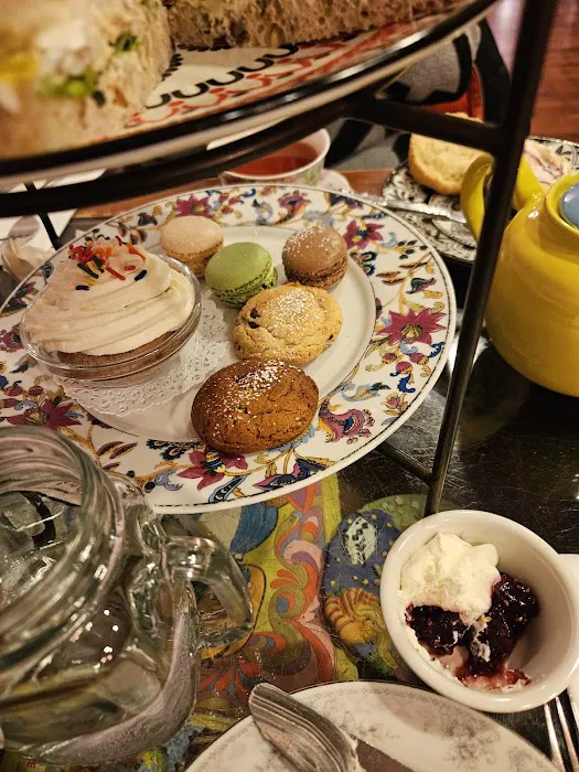 Alice's Tea Cup Picture 2