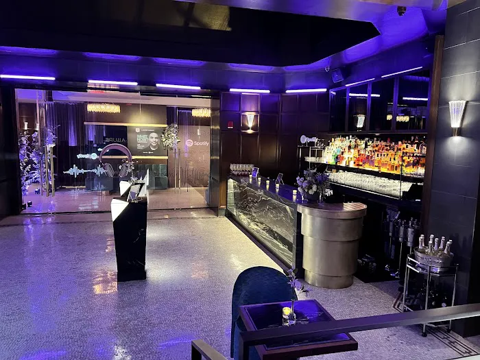Allure Cocktail Lounge Picture 3