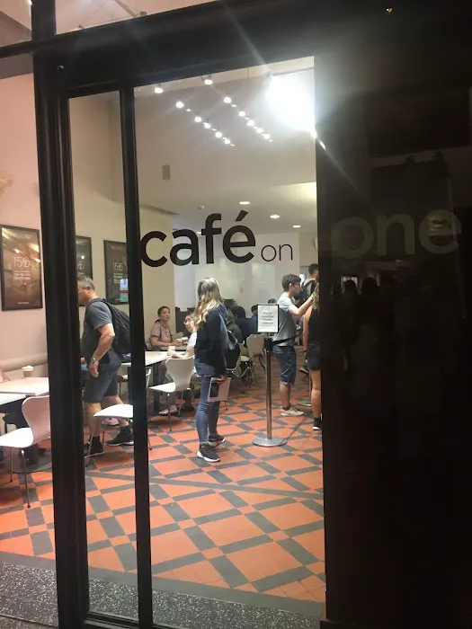 Cafe On 1 Picture 2
