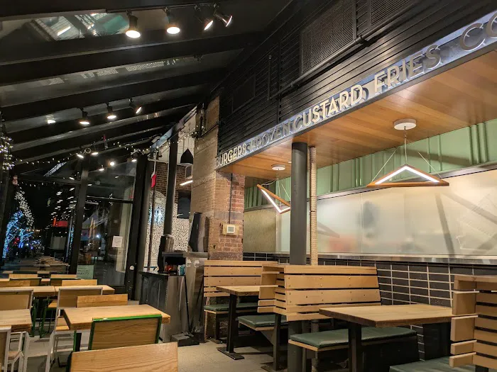 Shake Shack Upper West Side Picture 3