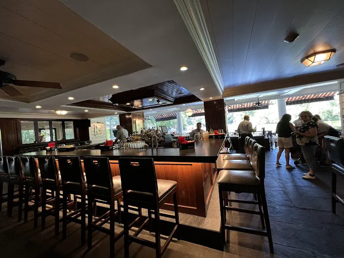 The Boathouse Outdoor Bar Picture 9
