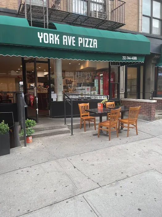 YORK AVE PIZZA Picture 6