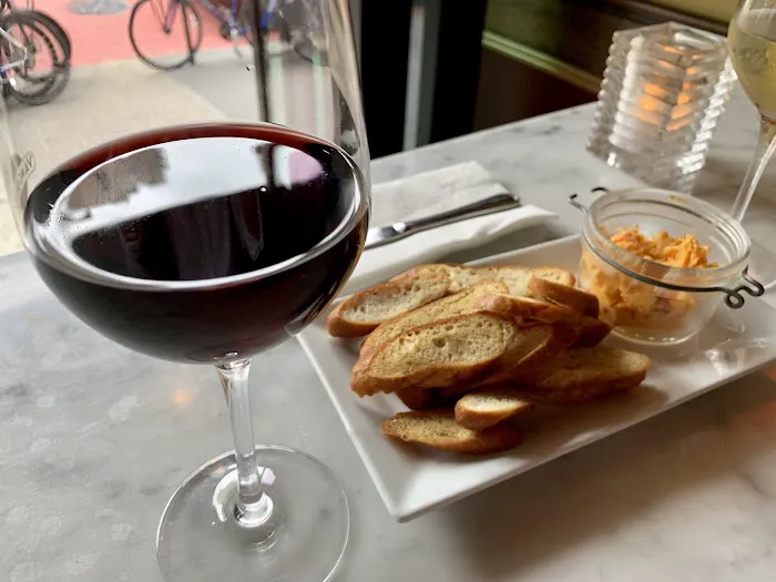 Vanguard Wine Bar (Upper East Side) Picture 1