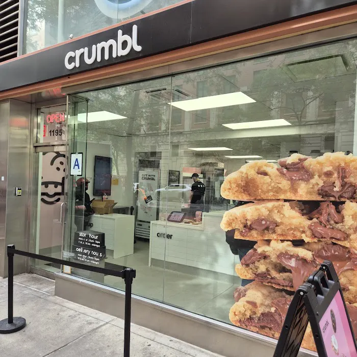Crumbl - Upper East Side Picture 7