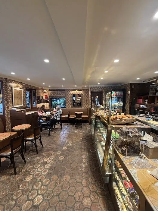 Bel Ami Cafe Picture 5