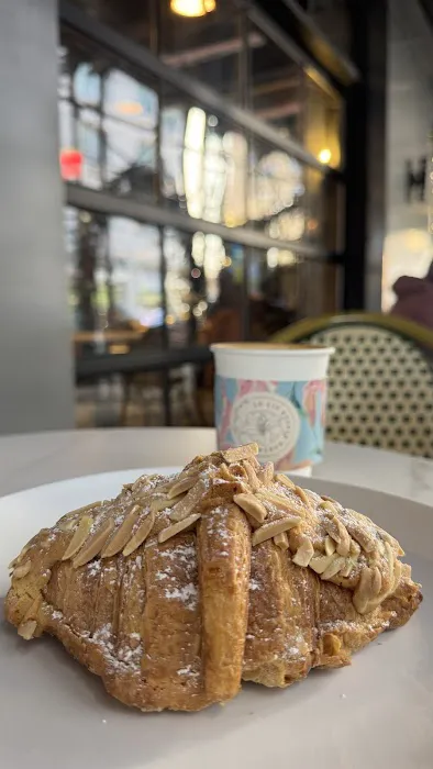 Le Lis Cafe Picture 6