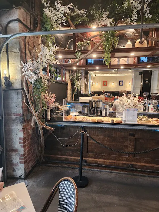 Le Lis Cafe Picture 4