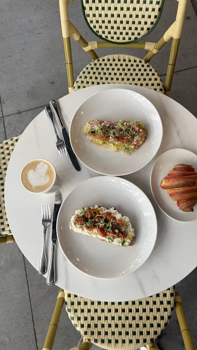 Le Lis Cafe Picture 3