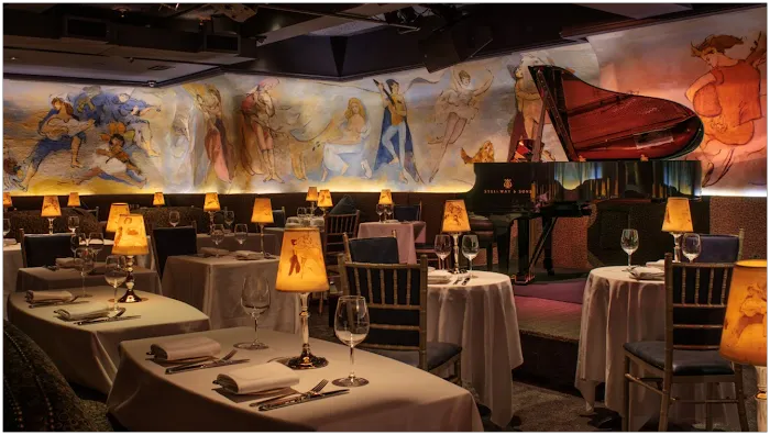 Café Carlyle Picture 5