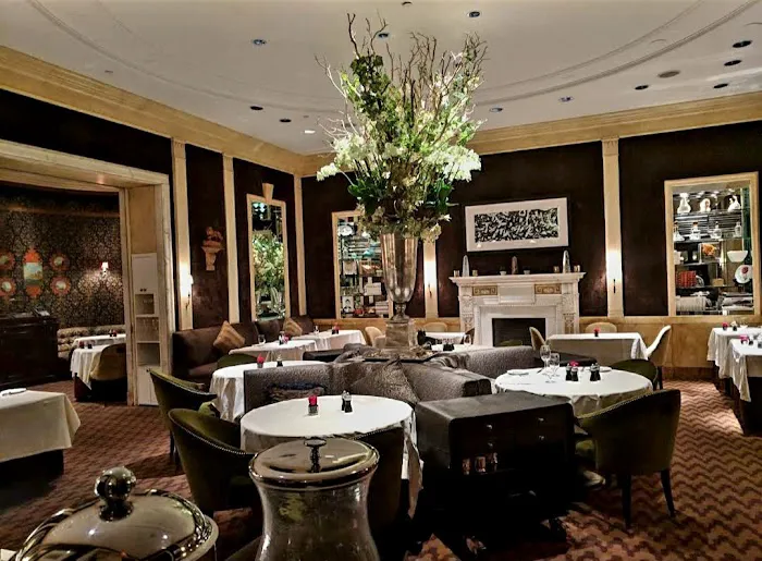 Café Carlyle Picture 10