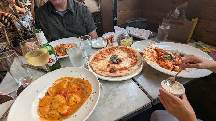 Serafina Fabulous Pizza 79th (UES) Picture 10
