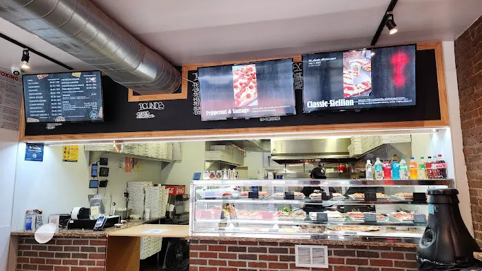 Village Square Pizza - Upper East Side Picture 9