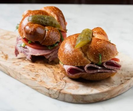 2nd Floor Bar & Essen