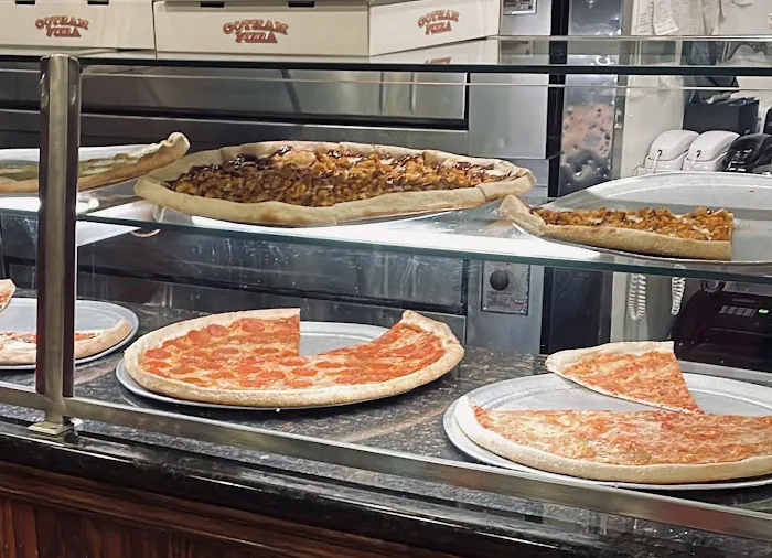 Gotham Pizza Picture 3