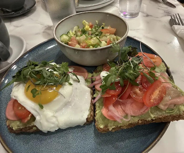 Ella's Cafe Espresso & Wine Bar Picture 4