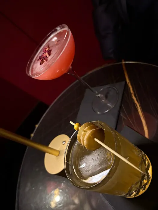 Scarlet Lounge Picture 2