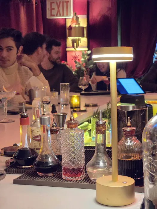 Scarlet Lounge Picture 1