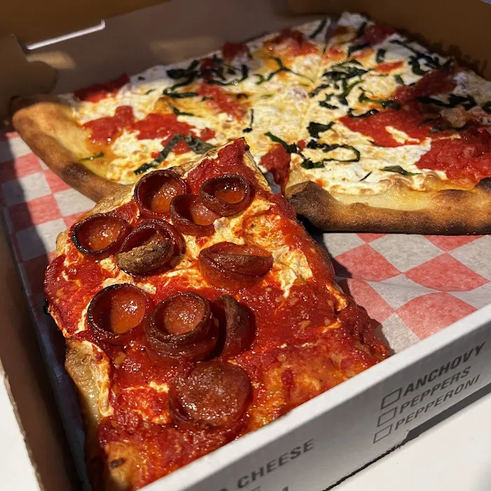 Mimi's Pizza (Broadway) Picture 10