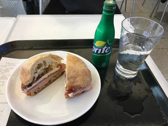 American Wing Cafe Picture 4