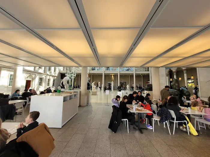 American Wing Cafe Picture 7