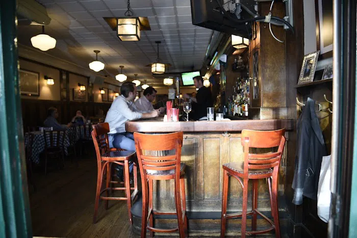 Luke's Bar & Grill Picture 1